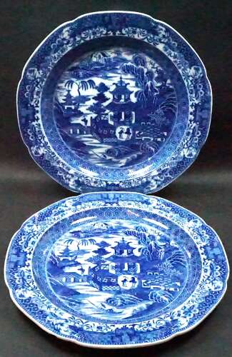 A pair of large Caughley Willow Pattern chargers, English c.1780