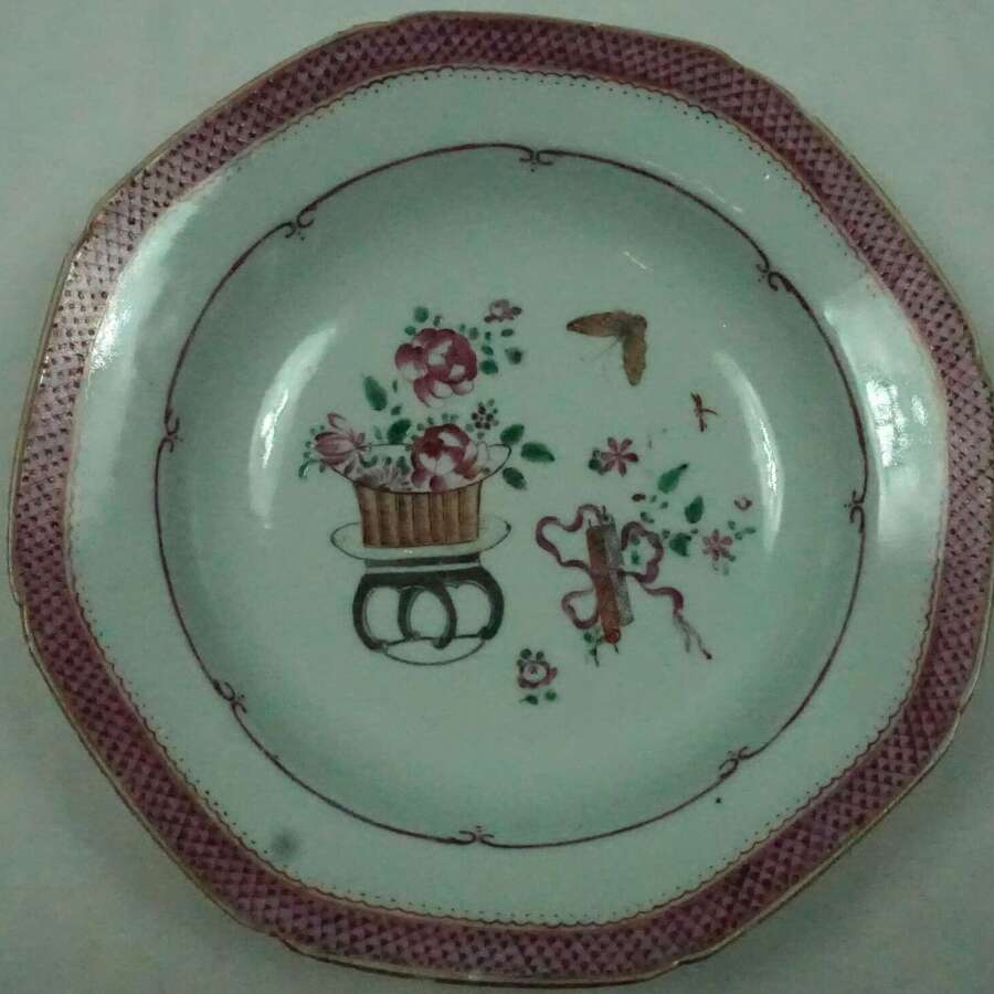 A Quinlong Chinese export soup plate c.1770